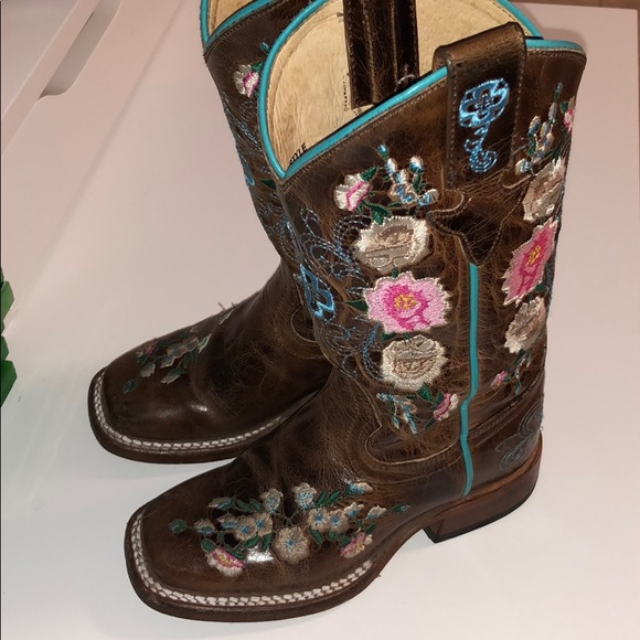 Macie Bean Boots - Picture 3 of 8
